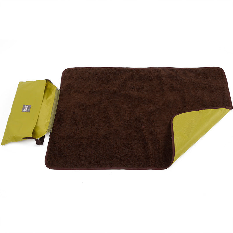 隨身舒適毯：主子嘅戶外神器 Adventure Ready: All-Weather Pet Comfort Blanket