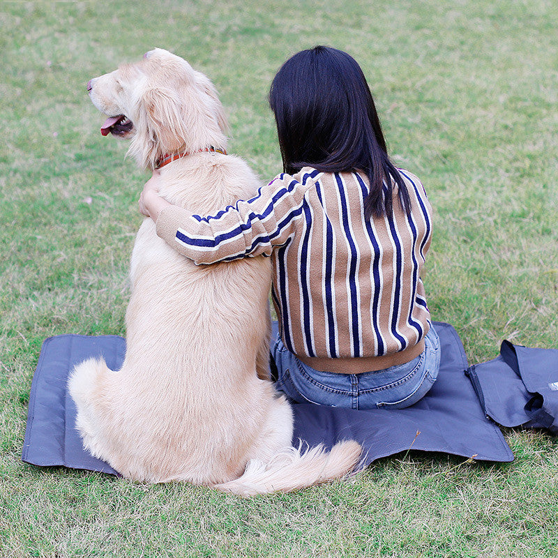 隨身舒適毯：主子嘅戶外神器 Adventure Ready: All-Weather Pet Comfort Blanket